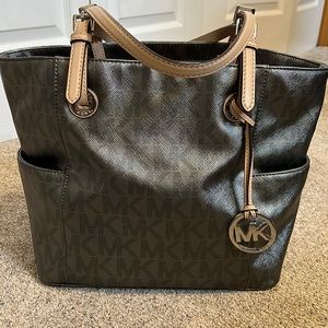 Michael Kors Signature Jet Set East West Tote - Dark Grey Silver Metallic
